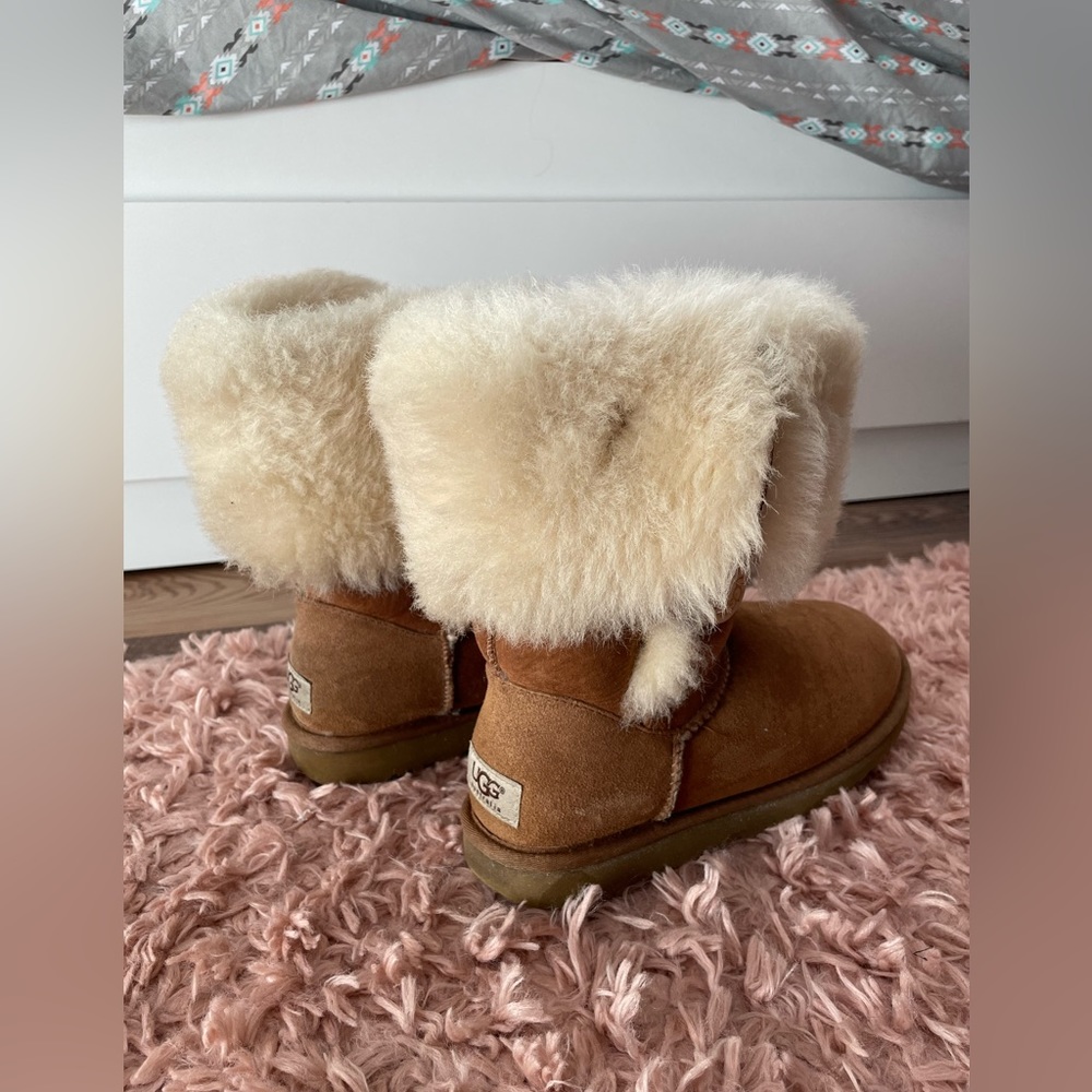 Triple Bailey Button Chestnut Uggs - image 5